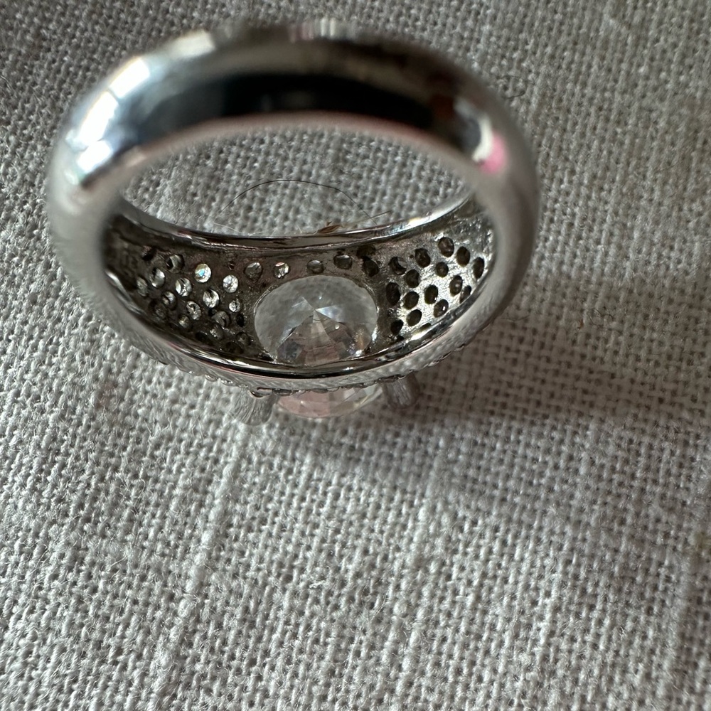 Absolute Solitaire diamond Ring - Picture 4 of 11